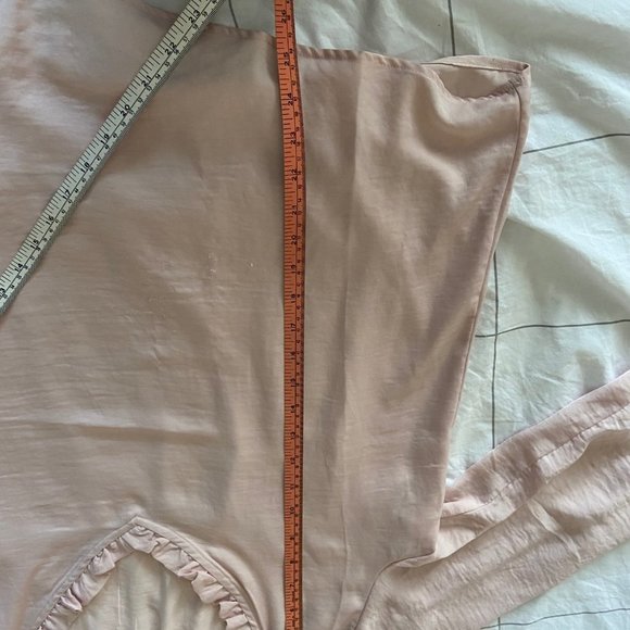 ๐ 3 for $45 Old Navy Pink Ruffle Neck Top EUC Size L - Picture 9 of 15